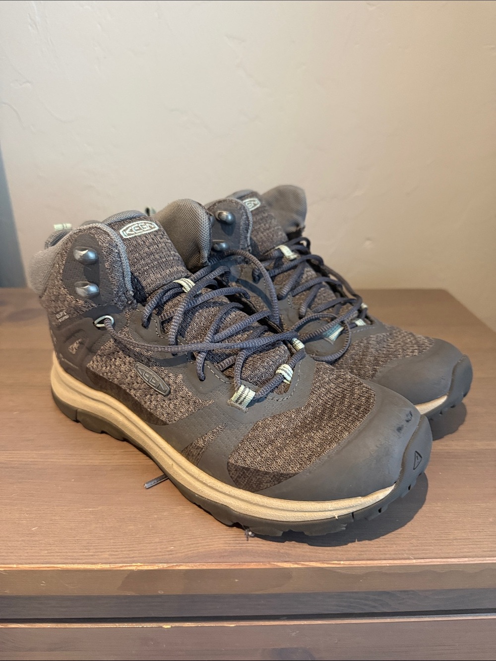 Women’s Keen Waterproof Hiking boots size 7.5